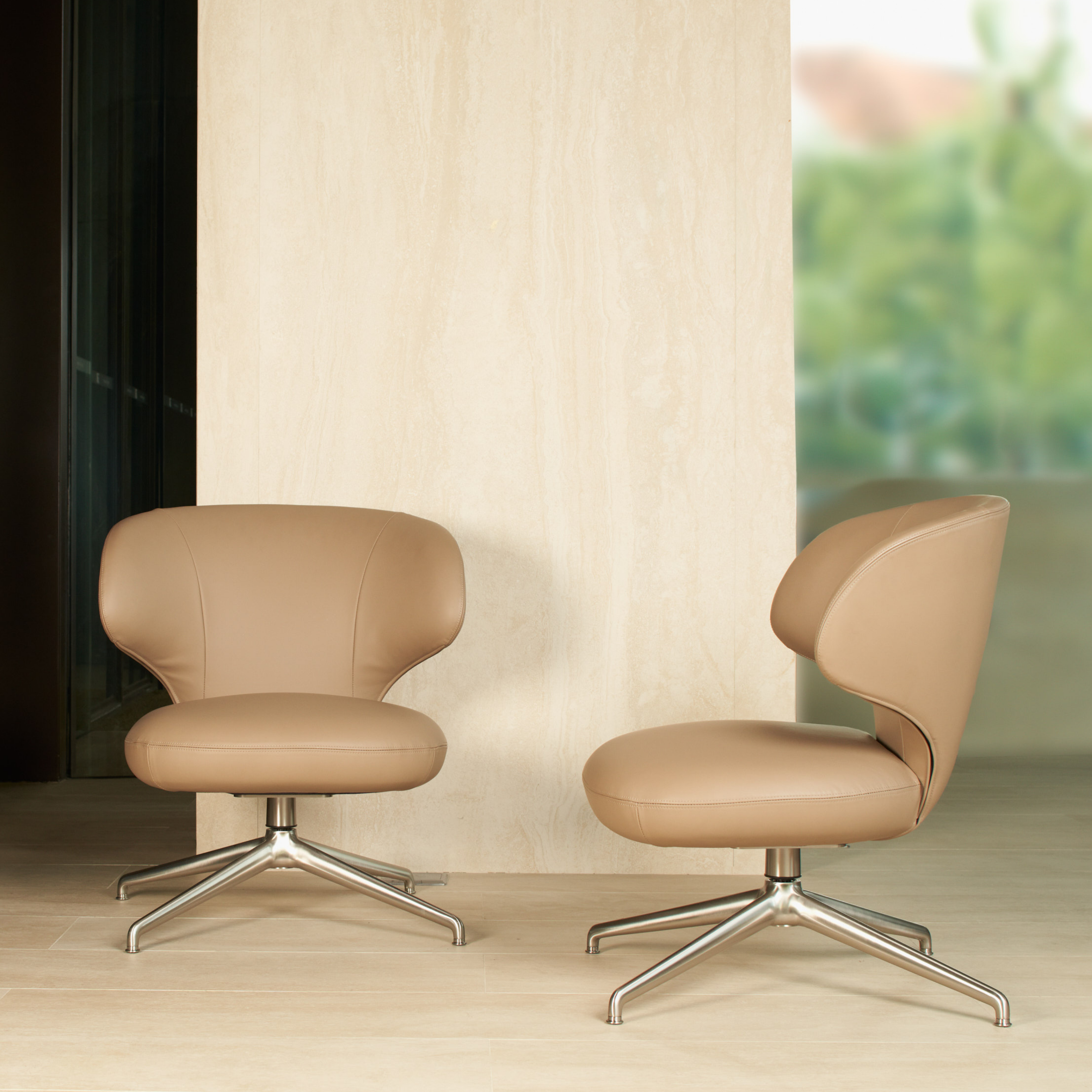 SUSANNE ARMCHAIR SWIVEL BASE W/ 4 SPOKES